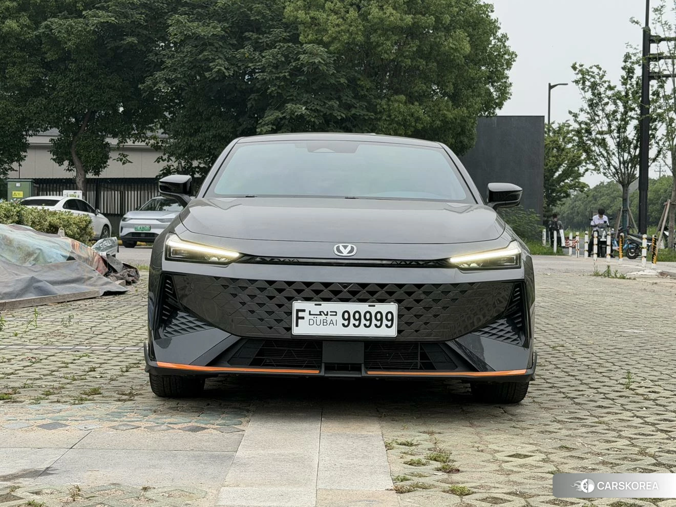Chang'an UNI-V 2025 Темно-серый из Китая