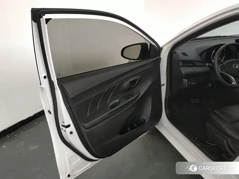 Toyota Vios 2021 Белый из Китая