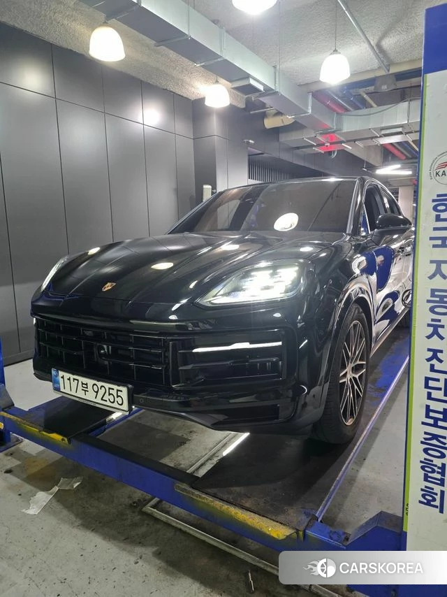 Porsche Cayenne (PO536) 2025 Черный из Кореи