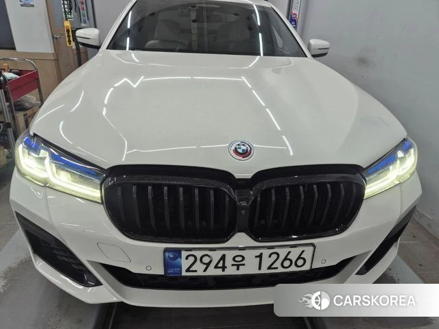 BMW 5 Series (G30) 2023 Белый из Кореи
