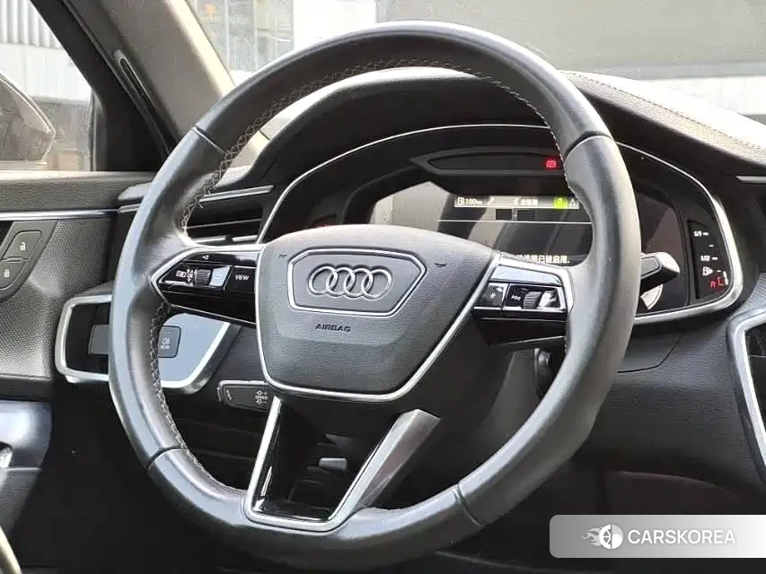 Audi A6L 2021 Черный из Китая