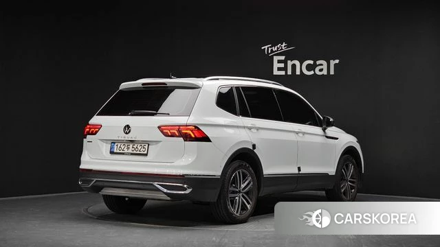 Volkswagen Tiguan Allspace 2022 Белый из Кореи