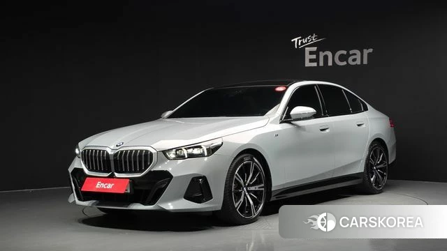 BMW 5 Series (G60) 2024 Светло-серебряный цвет из Кореи