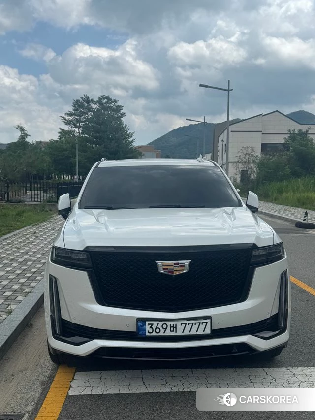 Cadillac Escalade 5th Generation 2023 Белый из Кореи