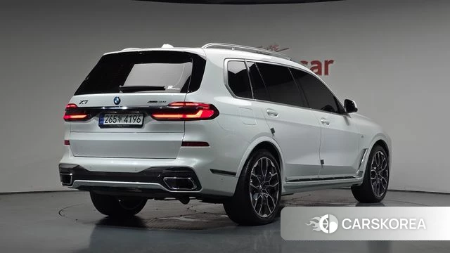 BMW X7 (G07) 2024 Белый из Кореи