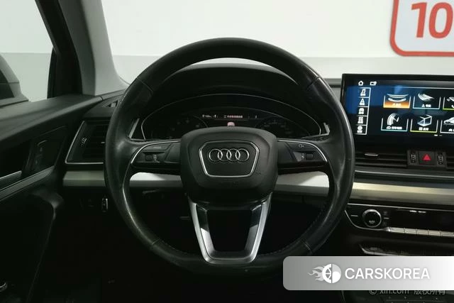 Audi Q5L 2021 Черный из Китая