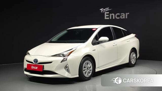 Toyota Prius 4th Generation 2018 Белый из Кореи
