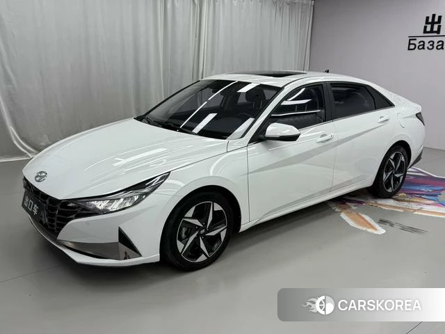 Hyundai Elantra 2023 Белый из Китая