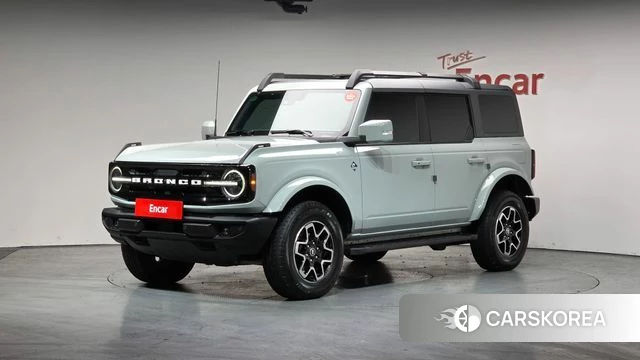 Ford Bronco 6th Generation 2023 Цвет галактики из Кореи
