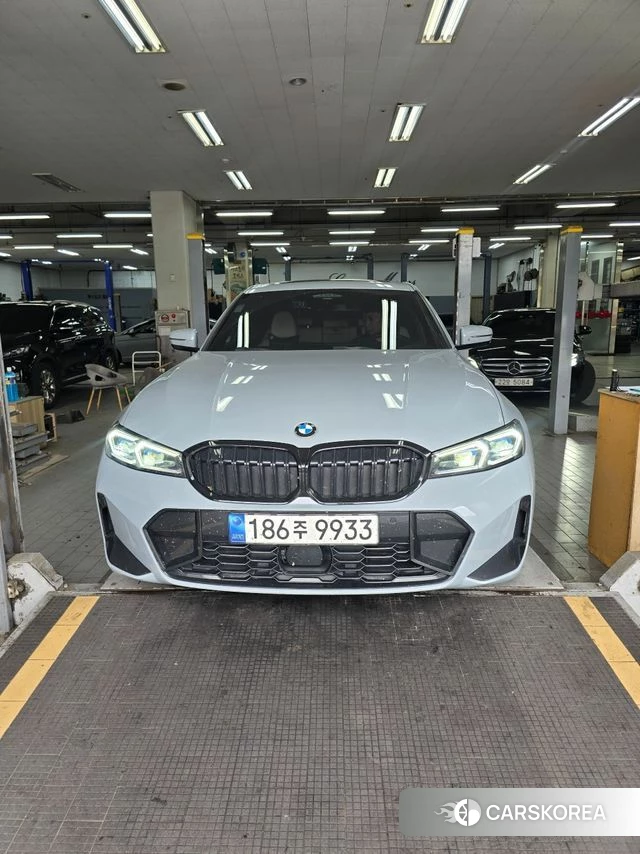 BMW 3 Series (G20) 2023 Серебристо-серый из Кореи