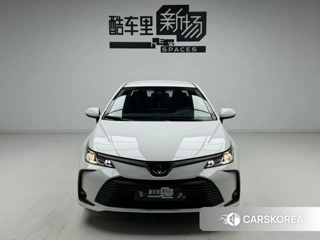 Toyota Corolla 2023 Белый из Китая
