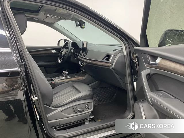 Audi Q5L 2022 Черный из Китая