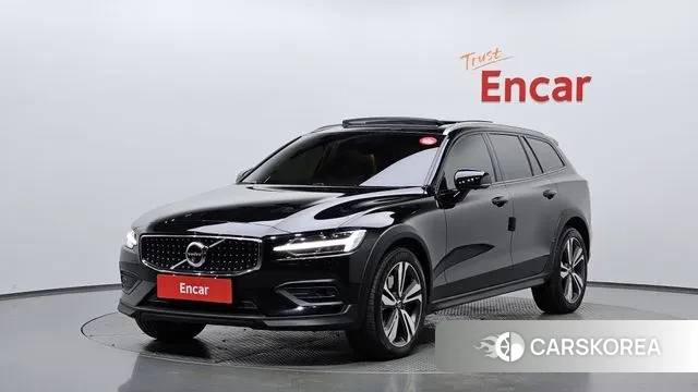Volvo V60 Cross-Country 2nd Generation 2021 Черный из Кореи
