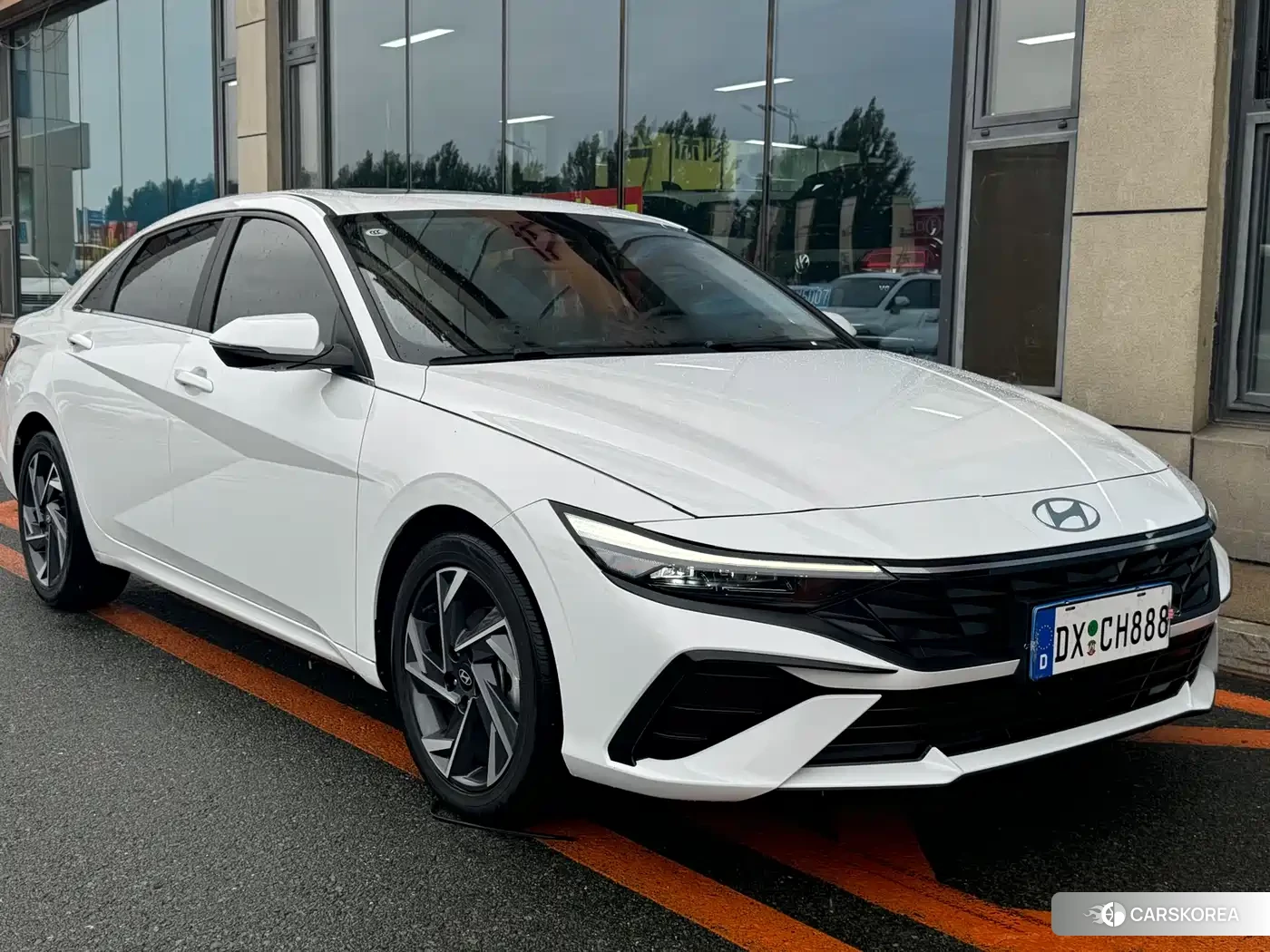 Hyundai Elantra 2023 Белый из Китая