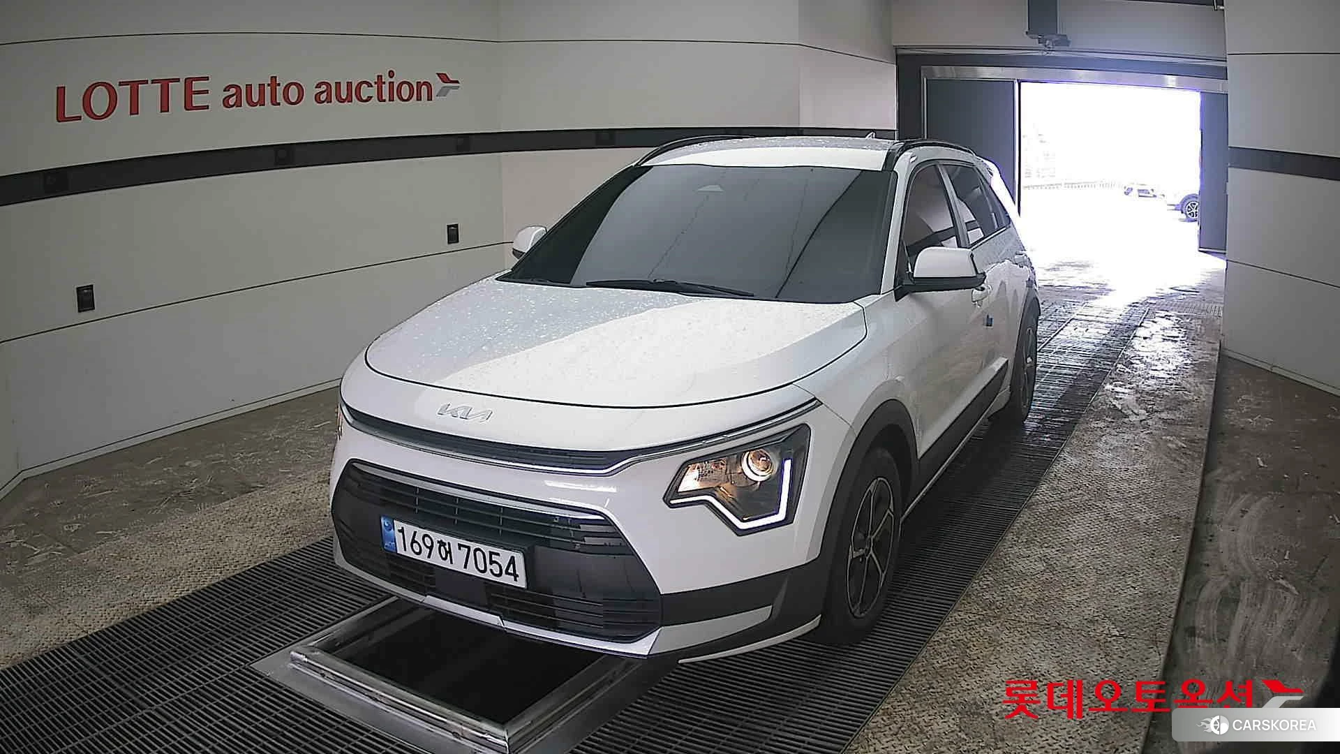 Kia Niro Hybrid 2022 Snow White Pearl (optional) из Кореи