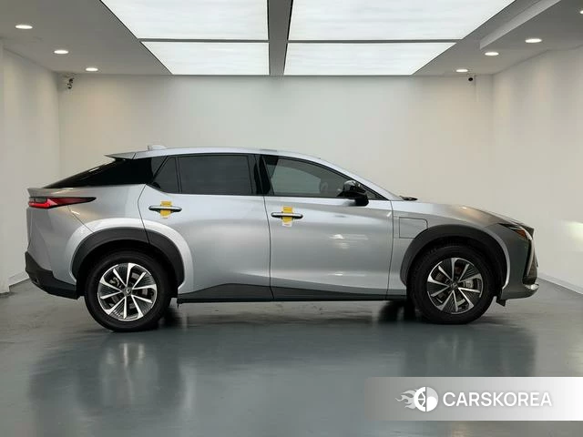 Lexus RZ 2023 Серебристо-серый из Китая