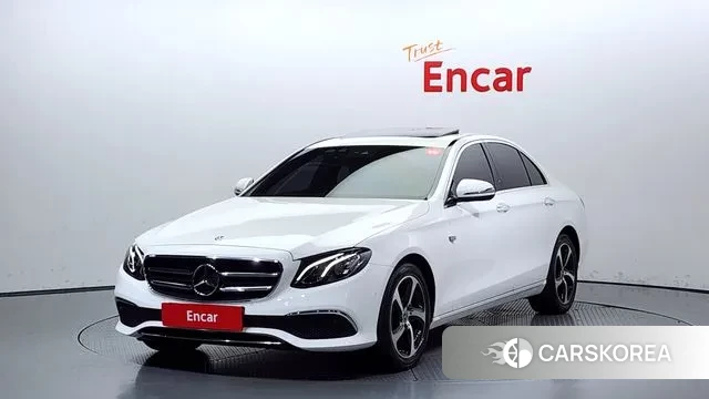 Mercedes-Benz E-Class W213 2019 Белый из Кореи