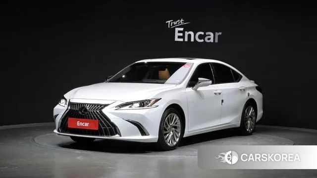 Lexus ES300h 7th generation 2022 Белый из Кореи