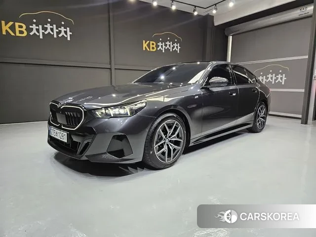 BMW 5 Series (G60) 2024 Черный из Кореи