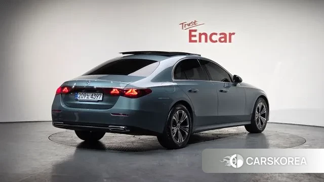 Mercedes-Benz E-Class W214 2025 Синий нефрит из Кореи