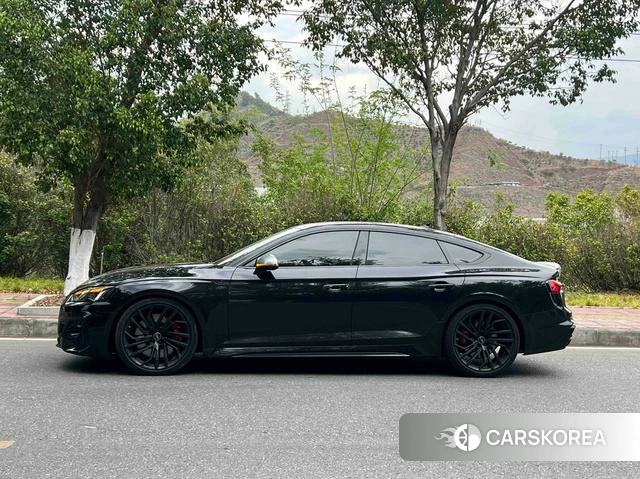 Audi RS 5 2023 Черный из Китая