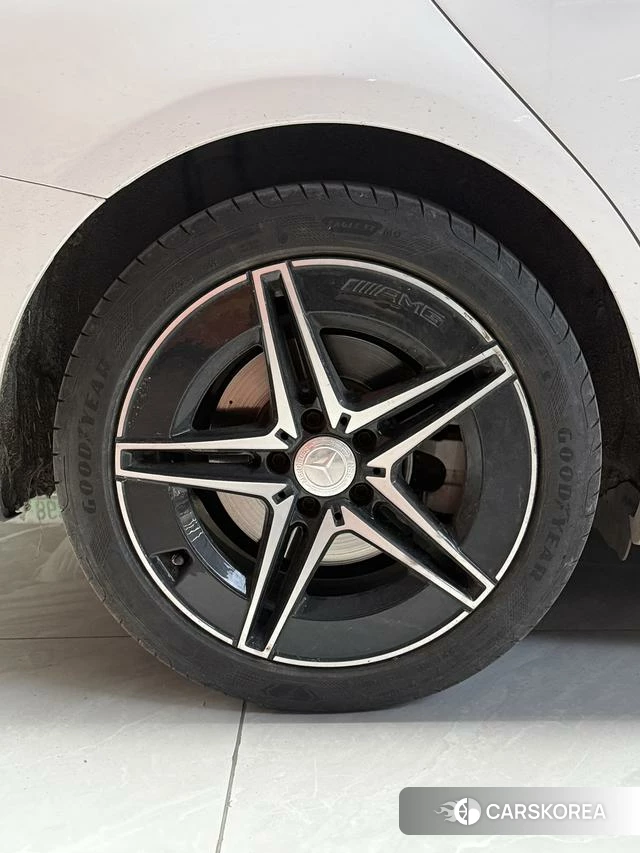 Mercedes-Benz Class C 2023 Белый из Китая
