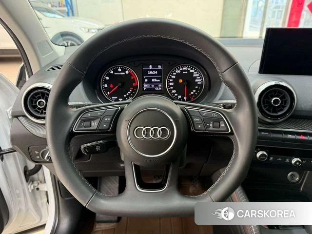 Audi Q2L 2023 Белый из Китая