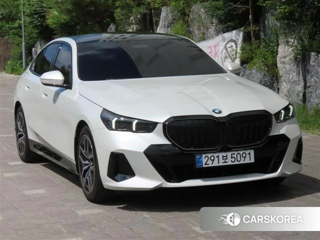 BMW 5 Series (G60) 2025 Белый из Кореи