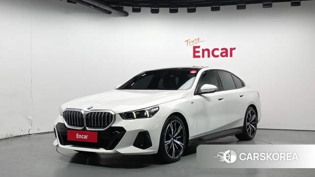 BMW 5 Series (G60) 2025 Белый из Кореи