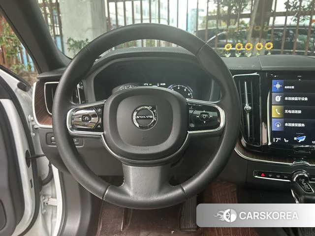 Volvo XC60 2021 Белый из Китая