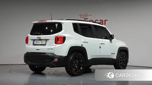 Jeep Renegade 2023 Белый из Кореи