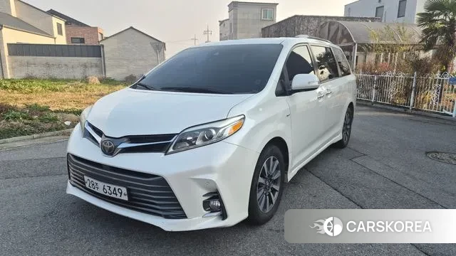 Toyota Sienna 2018 Белый из Кореи
