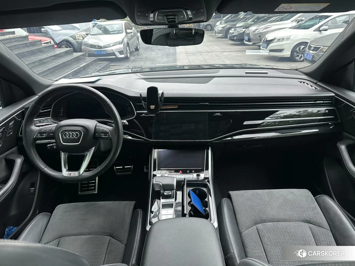Audi Q8 2020 Черный из Китая