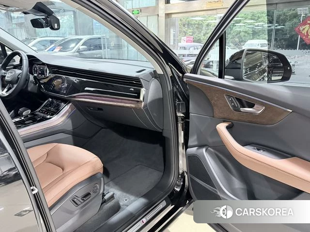 Audi Q7 2024 Черный из Китая
