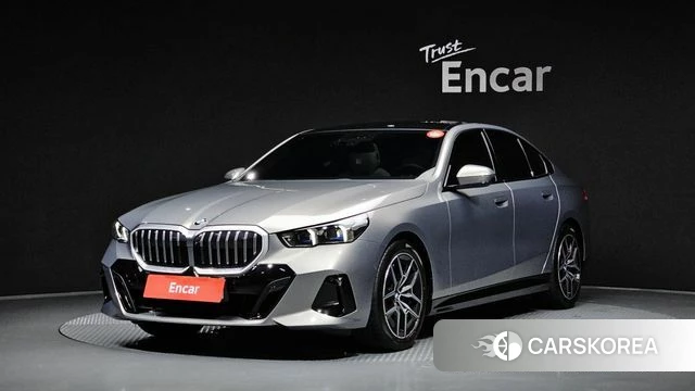 BMW 5 Series (G60) 2026 Серебристо-серый из Кореи