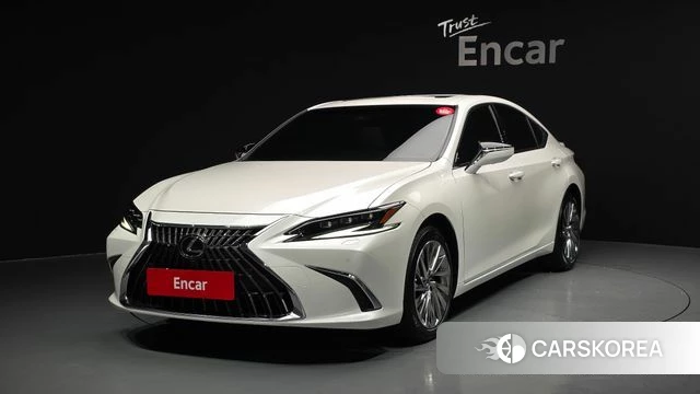 Lexus ES300h 7th generation 2024 Белый из Кореи