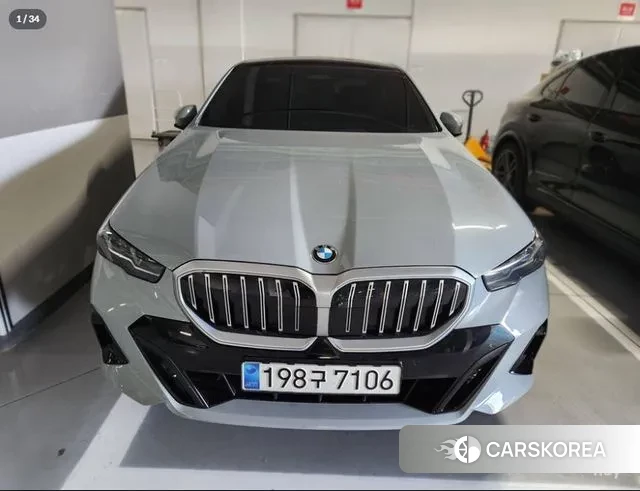 BMW 5 Series (G60) 2023 Светло-серебряный цвет из Кореи