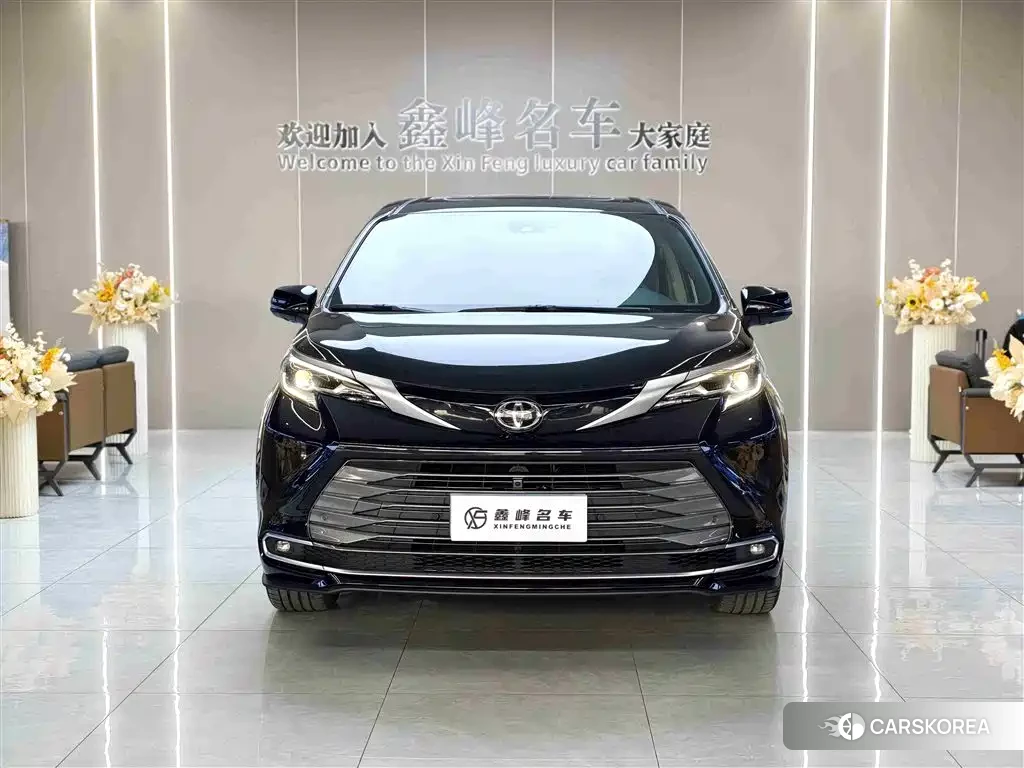 Toyota Sienna 2024 Черный из Китая