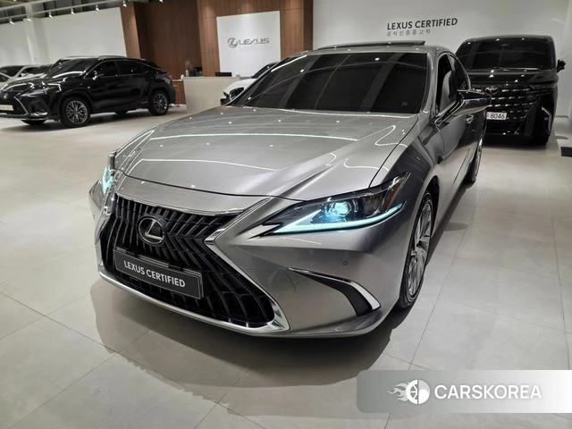 Lexus ES300h 7th generation 2024 Песочный из Кореи