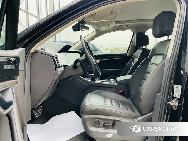 Volkswagen Touareg 2021 Черный из Китая