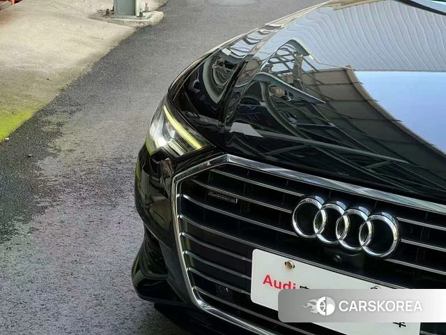 Audi A6L 2022 Черный из Китая
