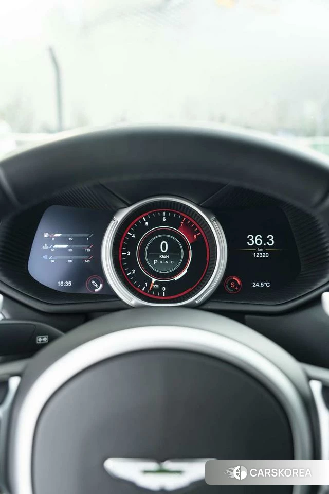 Aston Martin DB11 2018 Зеленый из Китая