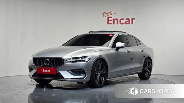 Volvo S60 3rd generation 2021 Серебристо-серый из Кореи