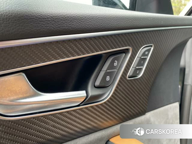 Audi RS Q8 2022 Черный из Китая