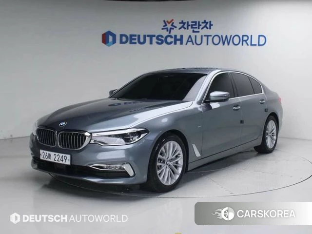 BMW 5 Series (G30) 2018 Серебристо-серый из Кореи