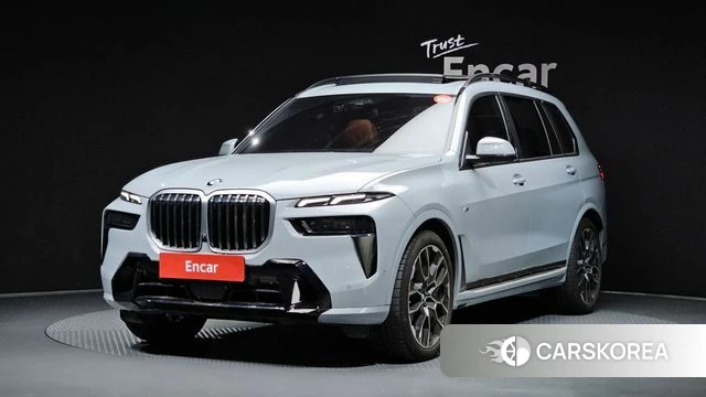 BMW X7 (G07) 2024 Светло-серебряный цвет из Кореи