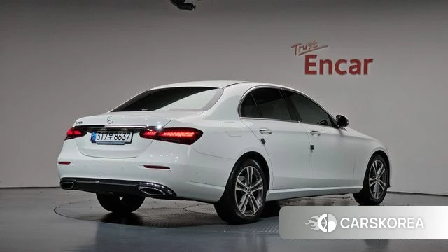 Mercedes-Benz E-Class W213 2023 Белый из Кореи