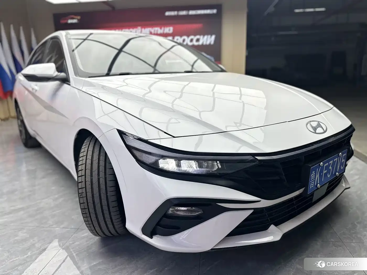Hyundai Elantra 2023 Белый из Китая