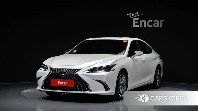 Lexus ES300h 7th generation 2024 Белый из Кореи