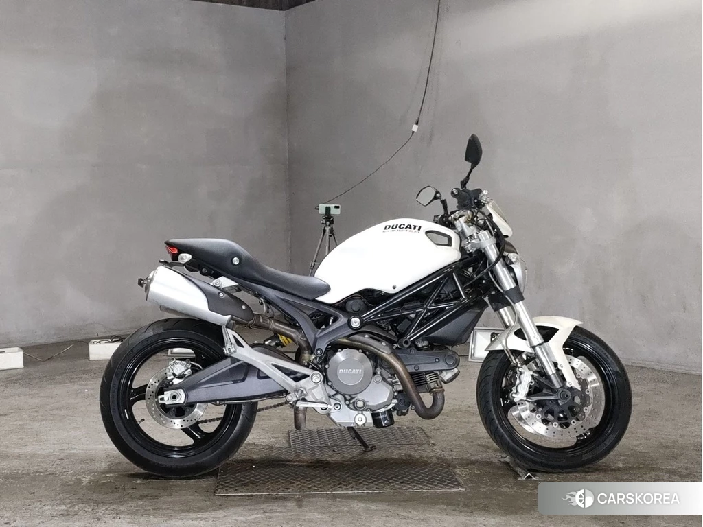 Проданный Ducati MONSTER 696 2010 из Японии, фото 2